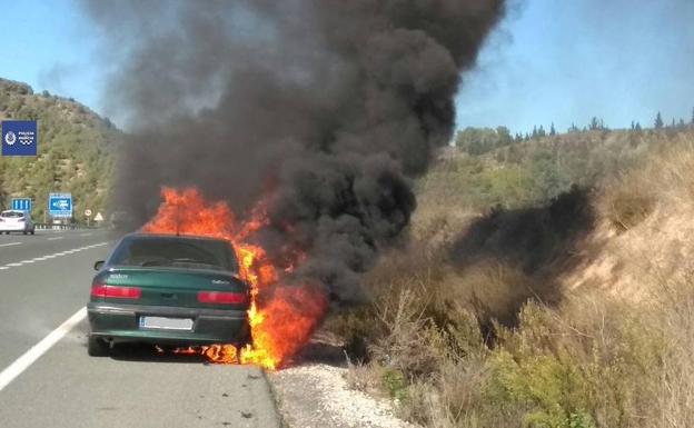 Momento en el que el coche está en llamas. 