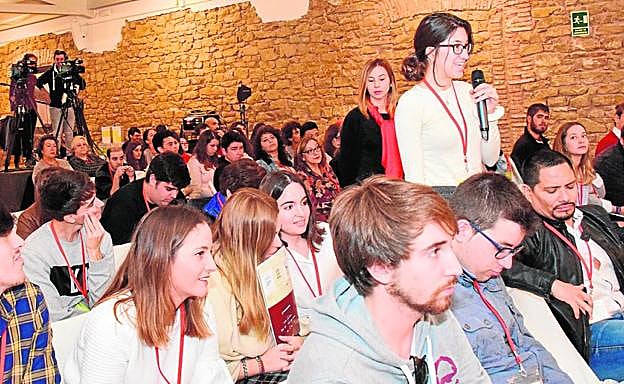 Los ponentes de la jornada de Futuro en Español mantuvieron la atención y provocaron interesantes preguntas entre el público que se dio cita en las Bodegas Franco Españolas.