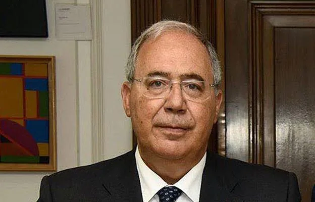 Roberto Fernández.