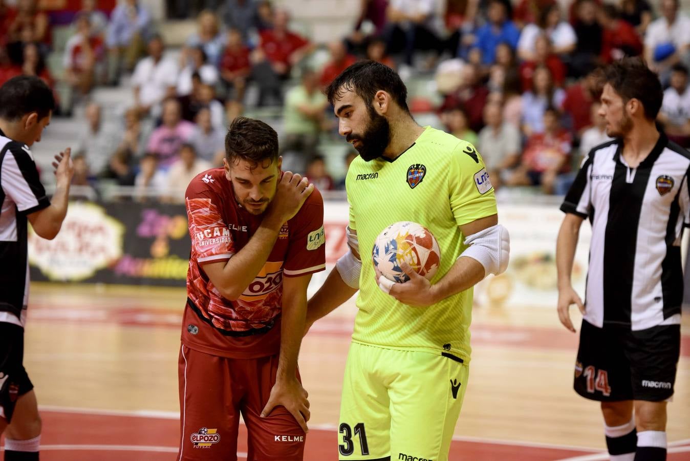 La falta de efectivos vuelve a pasar factura al equipo, que solo puede empatar ante el Levante