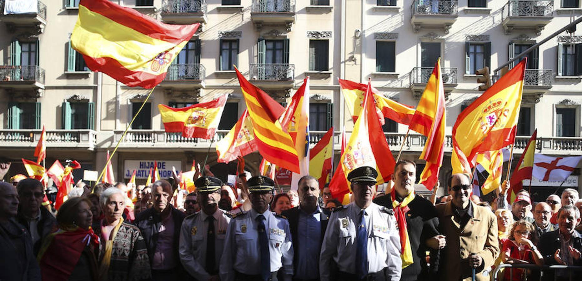 La marcha convocada por Societat Civil Catalana bajo el lema 'Tots som Catalunya. Per la convivència, seny!