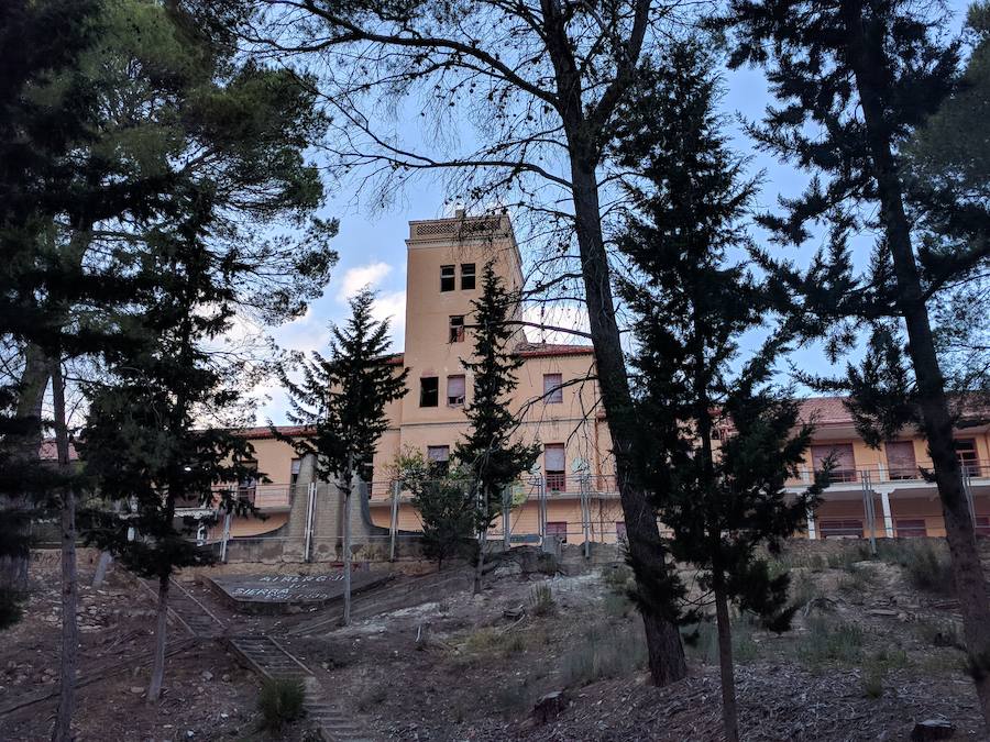 Ruinas del hospital antituberculoso ubicado en el Parque Regional de Sierra Espuña, hoy abandonado