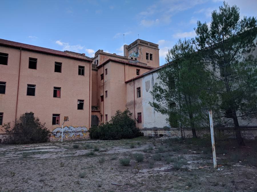 Ruinas del hospital antituberculoso ubicado en el Parque Regional de Sierra Espuña, hoy abandonado