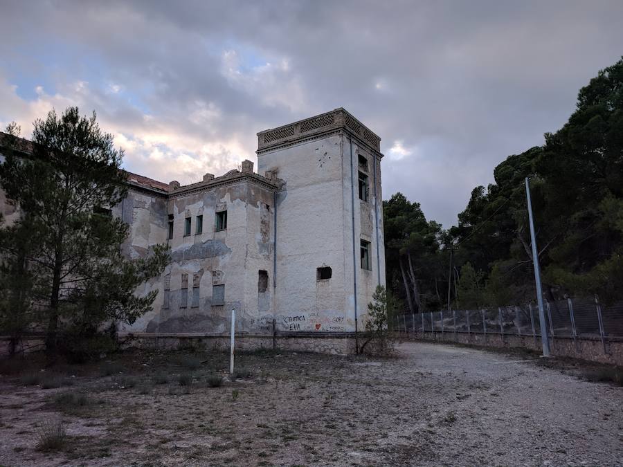 Ruinas del hospital antituberculoso ubicado en el Parque Regional de Sierra Espuña, hoy abandonado