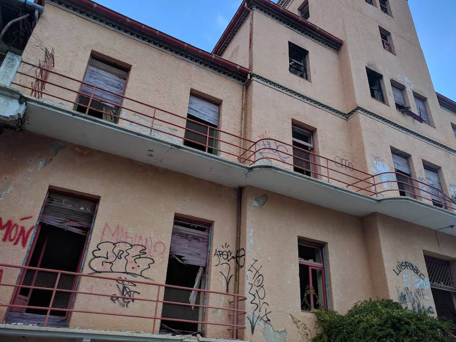 Ruinas del hospital antituberculoso ubicado en el Parque Regional de Sierra Espuña, hoy abandonado