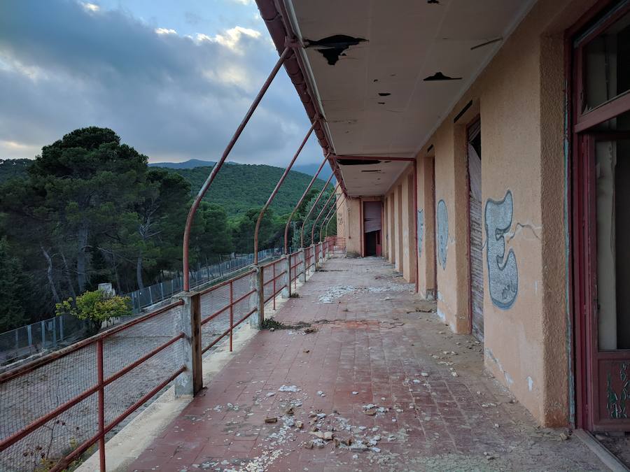 Ruinas del hospital antituberculoso ubicado en el Parque Regional de Sierra Espuña, hoy abandonado