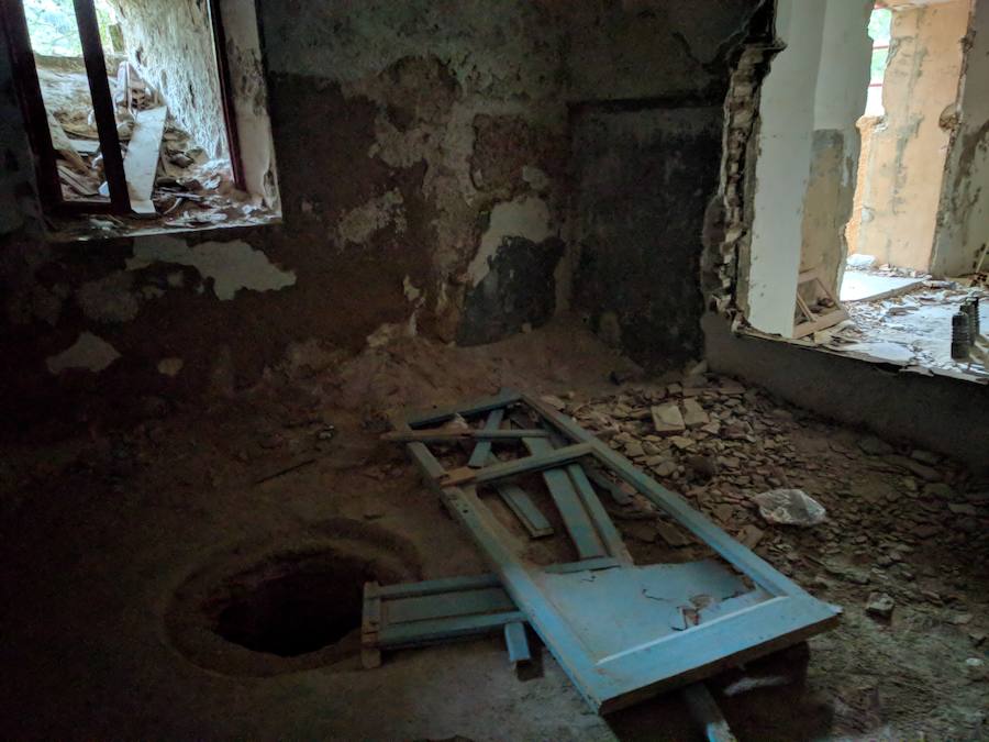 Ruinas del hospital antituberculoso ubicado en el Parque Regional de Sierra Espuña, hoy abandonado