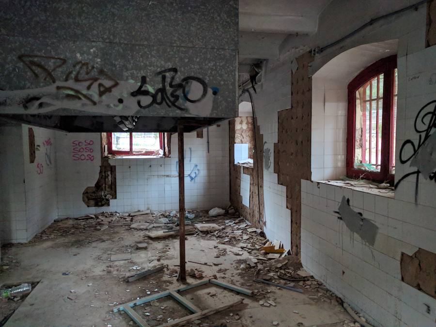 Ruinas del hospital antituberculoso ubicado en el Parque Regional de Sierra Espuña, hoy abandonado