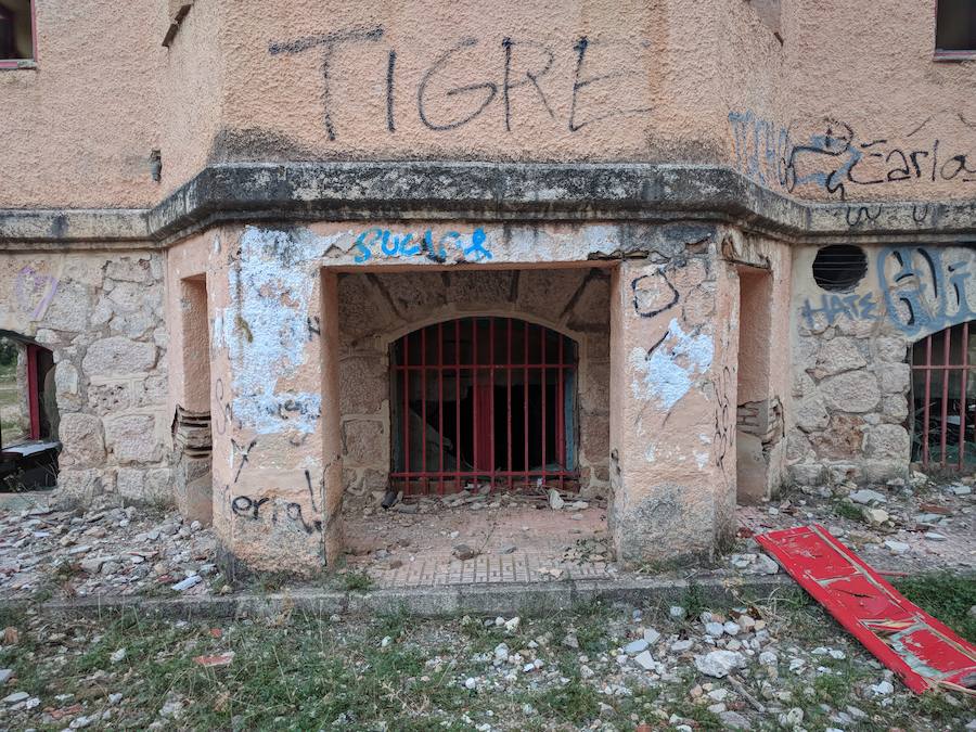 Ruinas del hospital antituberculoso ubicado en el Parque Regional de Sierra Espuña, hoy abandonado