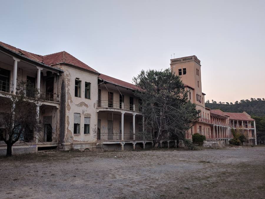 Ruinas del hospital antituberculoso ubicado en el Parque Regional de Sierra Espuña, hoy abandonado