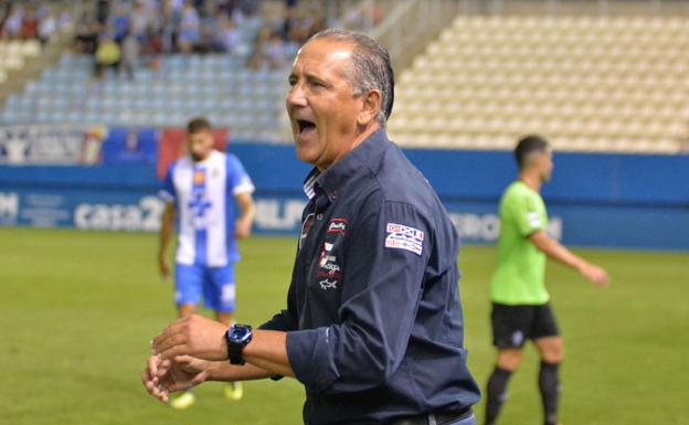 Manolo Palomeque durante el último encuentro del Lorca Deportiva. 