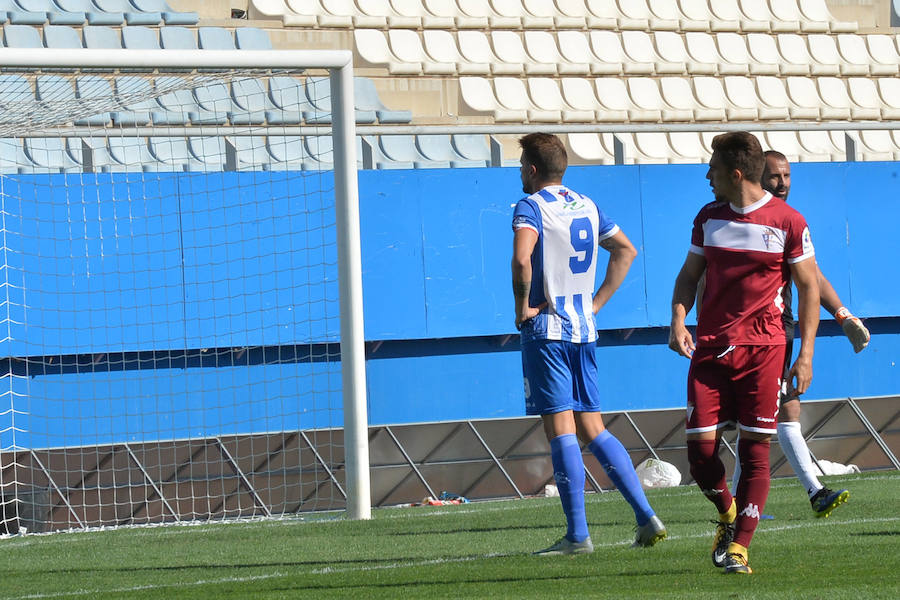 Fin a la 'era Palomeque' en el Lorca Deportiva, donde la cuerda estaba tensa y acabó por romperse por el lado más débil, el del técnico, que fue destituido tras encajar un 2-4 ante el San Fernando.