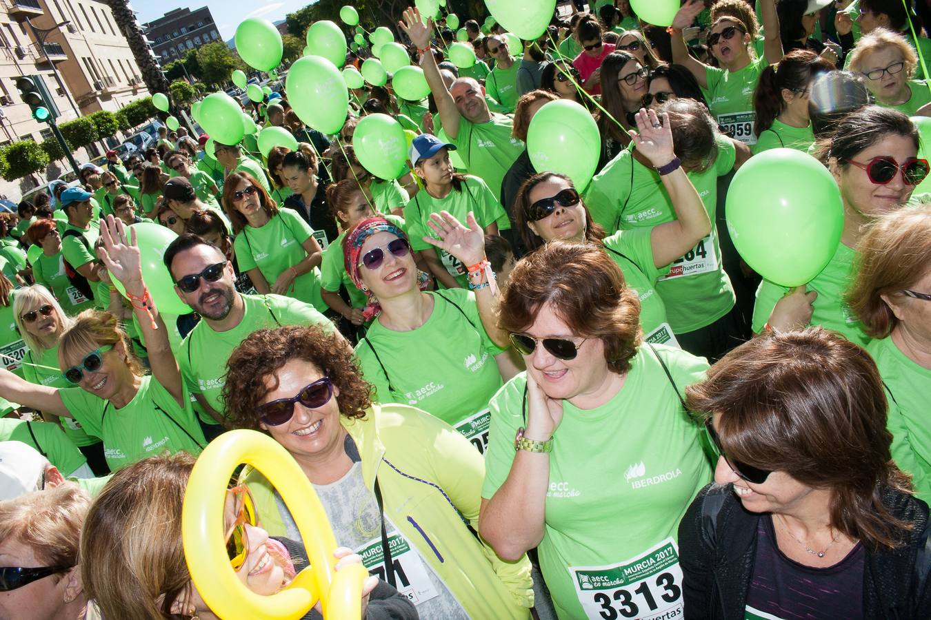 Una marea verde recorre el centro de Murcia para luchar contra el cáncer