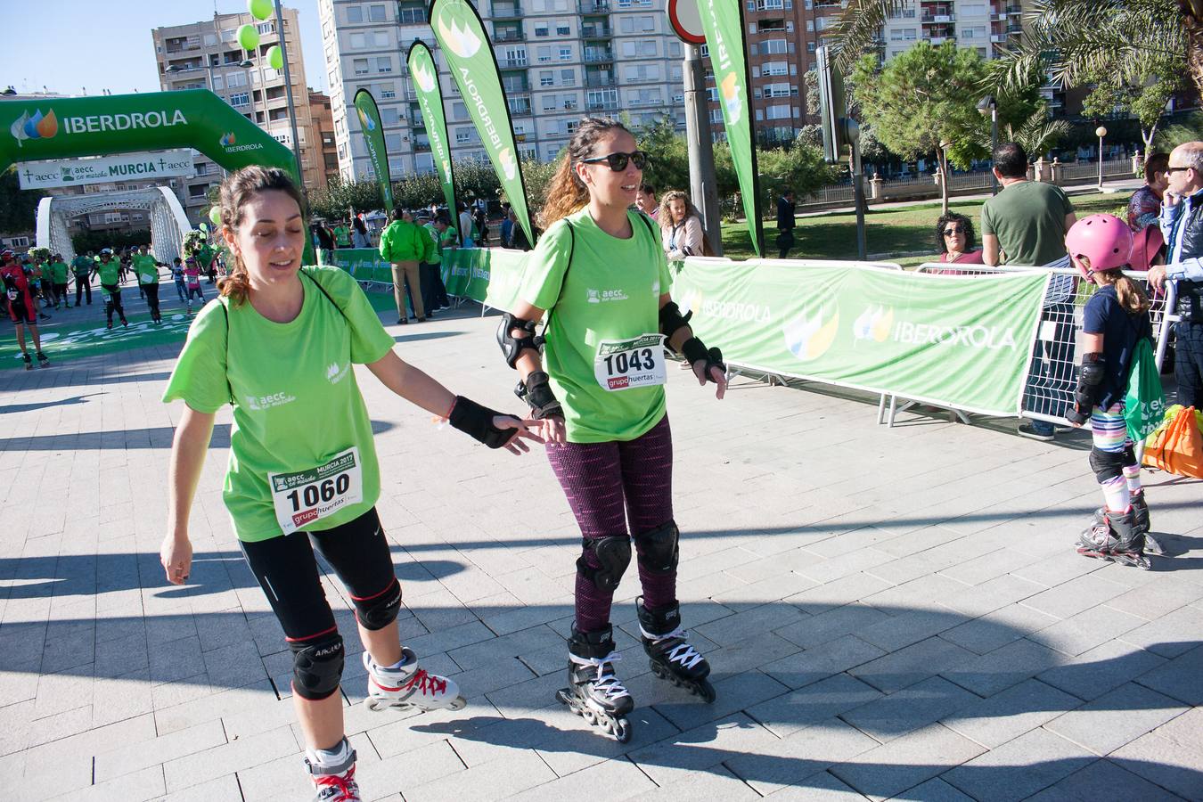 Una marea verde recorre el centro de Murcia para luchar contra el cáncer