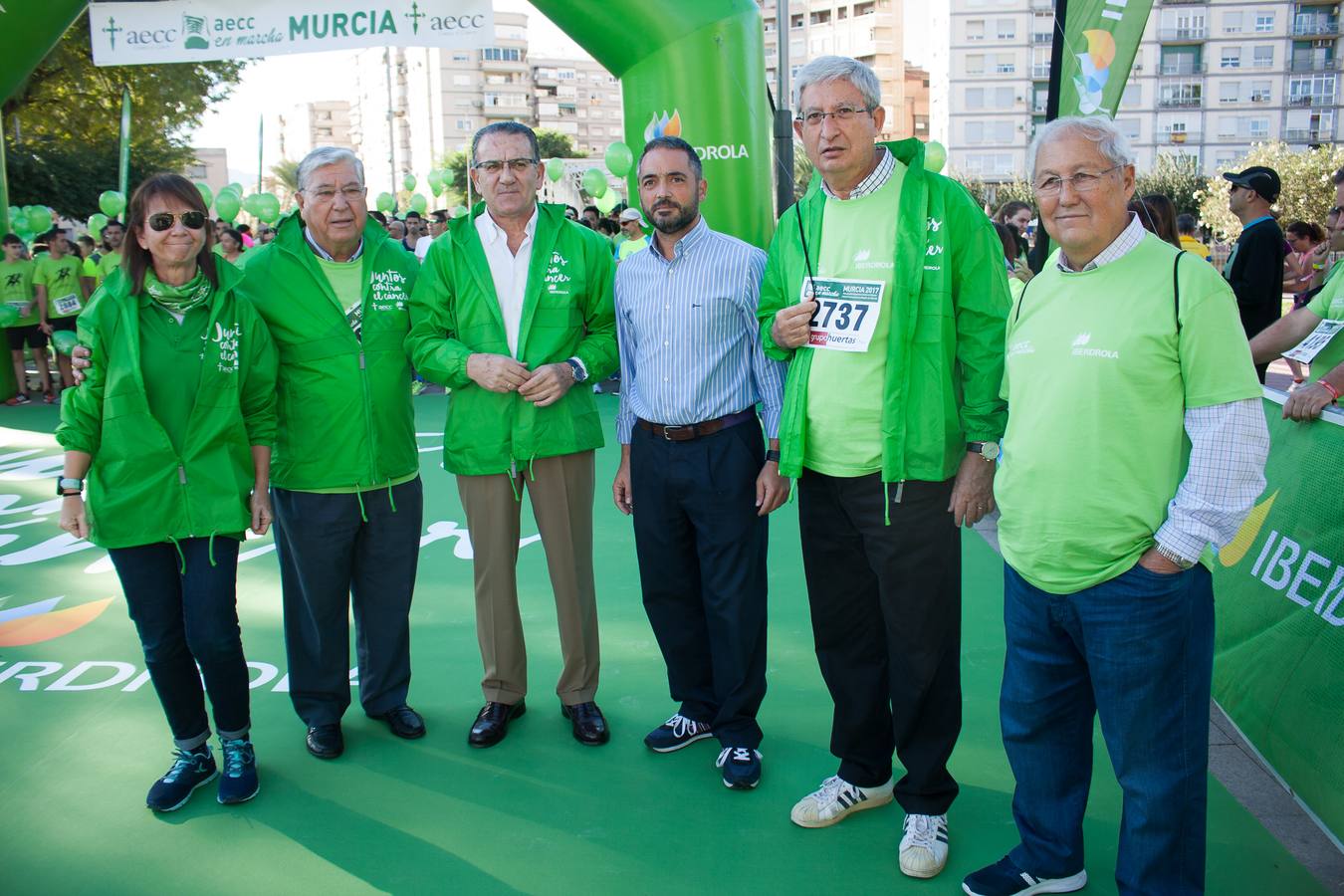 Una marea verde recorre el centro de Murcia para luchar contra el cáncer