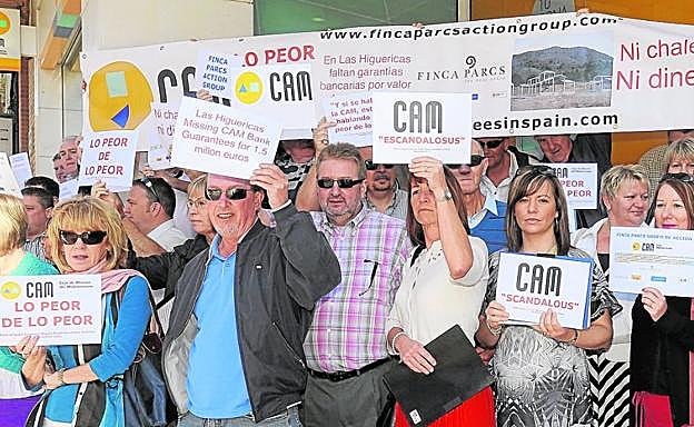Afectados por las obras inacabadas en el complejo residencial que promovía Geyton Ges, durante una protesta en 2012.