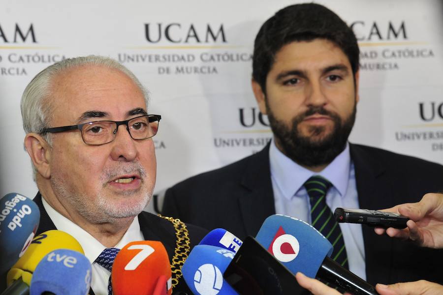 El templo de Los Jerónimos se llena de profesores, estudiantes y representantes de distintos sectores de la sociedad murciana, que asistieron a la lección inaugural pronunciada por el presidente del Tribunal Constitucional, Juan José González Rivas.