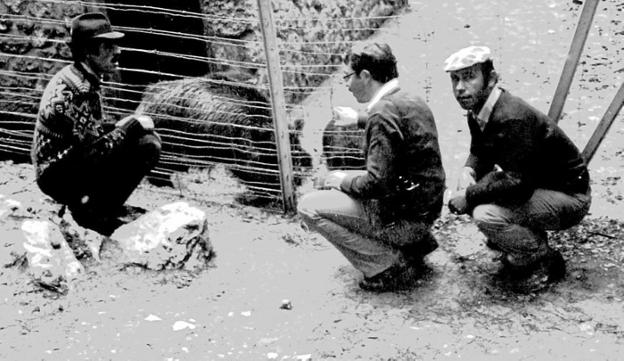 Pedro Soria (dcha.), en su único viaje a Cazorla, en 1979.