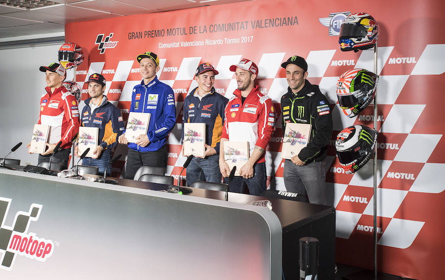 Los pilotos de MotoGP Jorge Lorenzo, Dani Pedrosa, Valentino Rossi, Marc Márquez, Andrea Dovizioso y Johann Zarco.