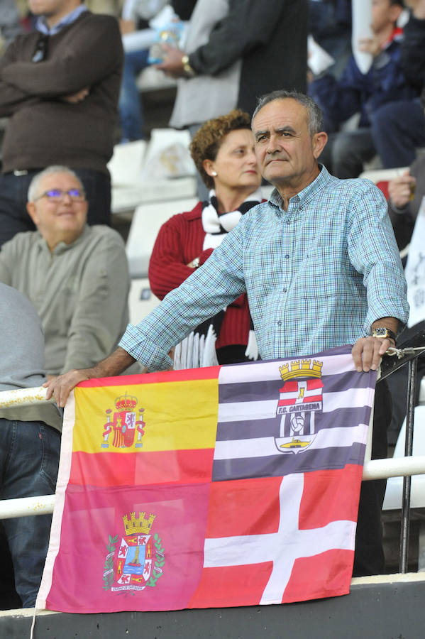 Más de 9.000 aficionados se dieron cita en el feudo albinegro para ver la victoria del Efesé ante el Real Murcia