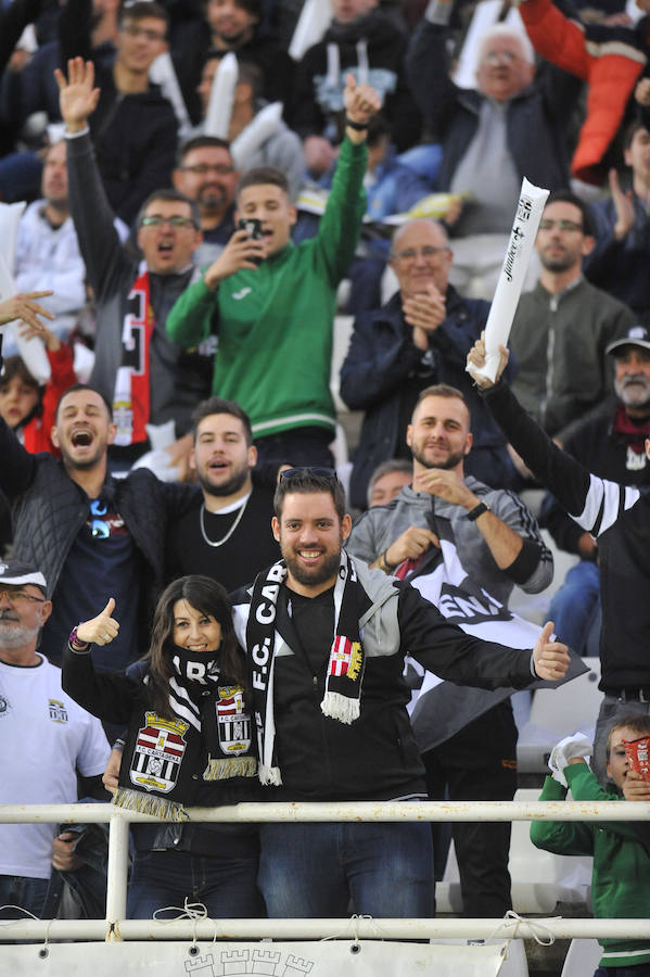 Más de 9.000 aficionados se dieron cita en el feudo albinegro para ver la victoria del Efesé ante el Real Murcia