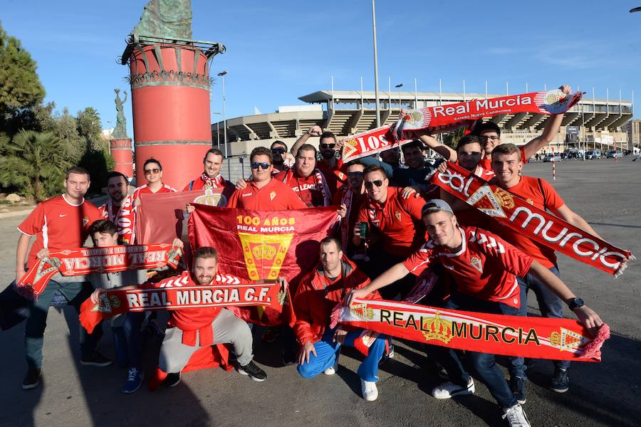 Más de 9.000 aficionados se dieron cita en el feudo albinegro para ver la victoria del Efesé ante el Real Murcia