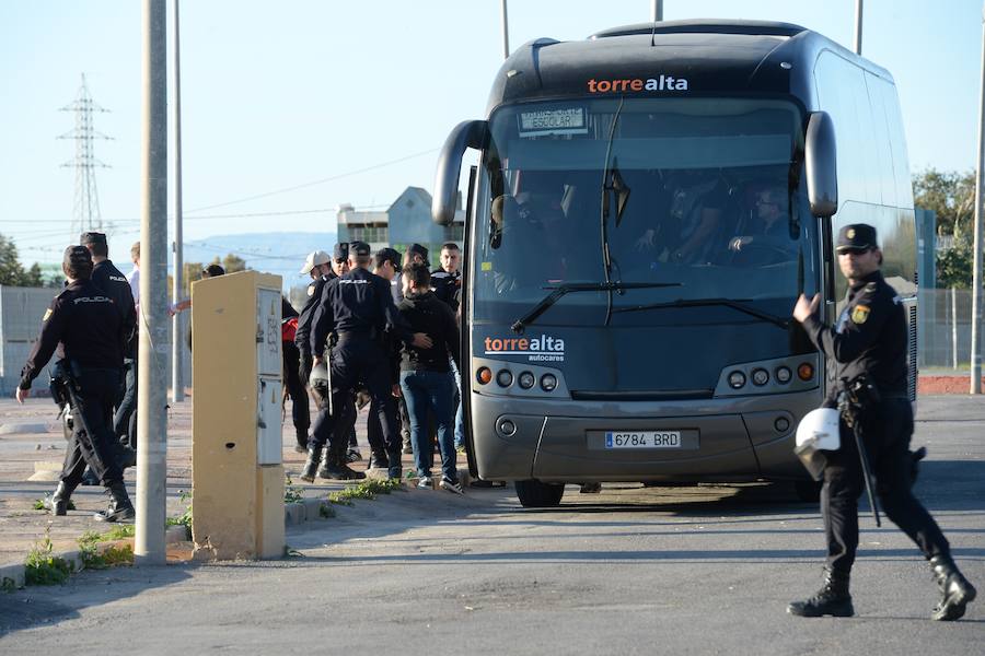 Más de 9.000 aficionados se dieron cita en el feudo albinegro para ver la victoria del Efesé ante el Real Murcia