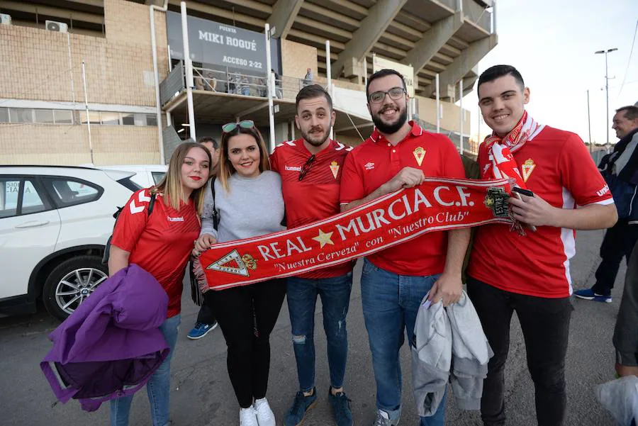 Más de 9.000 aficionados se dieron cita en el feudo albinegro para ver la victoria del Efesé ante el Real Murcia