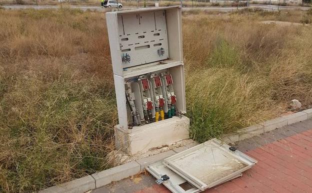 Un contenedor eléctricos sin tapa.