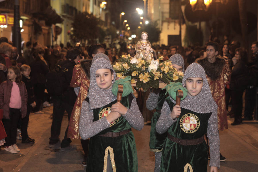 Un millar de figurantes recrean 775 años de historia de la Lorca medieval desfilando por primera vez por Lope Gisbert.