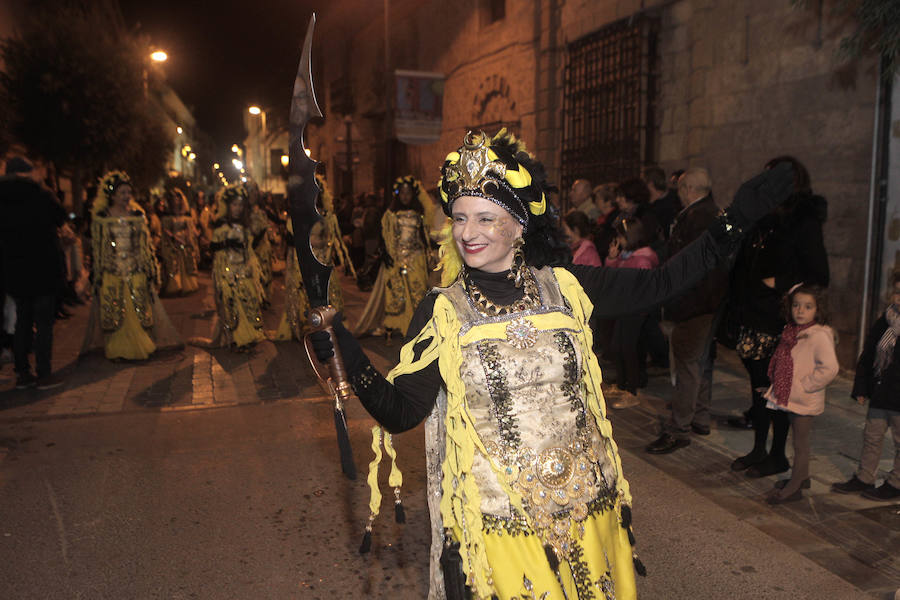 Un millar de figurantes recrean 775 años de historia de la Lorca medieval desfilando por primera vez por Lope Gisbert.