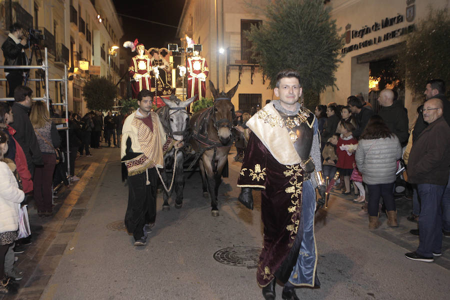 Un millar de figurantes recrean 775 años de historia de la Lorca medieval desfilando por primera vez por Lope Gisbert.