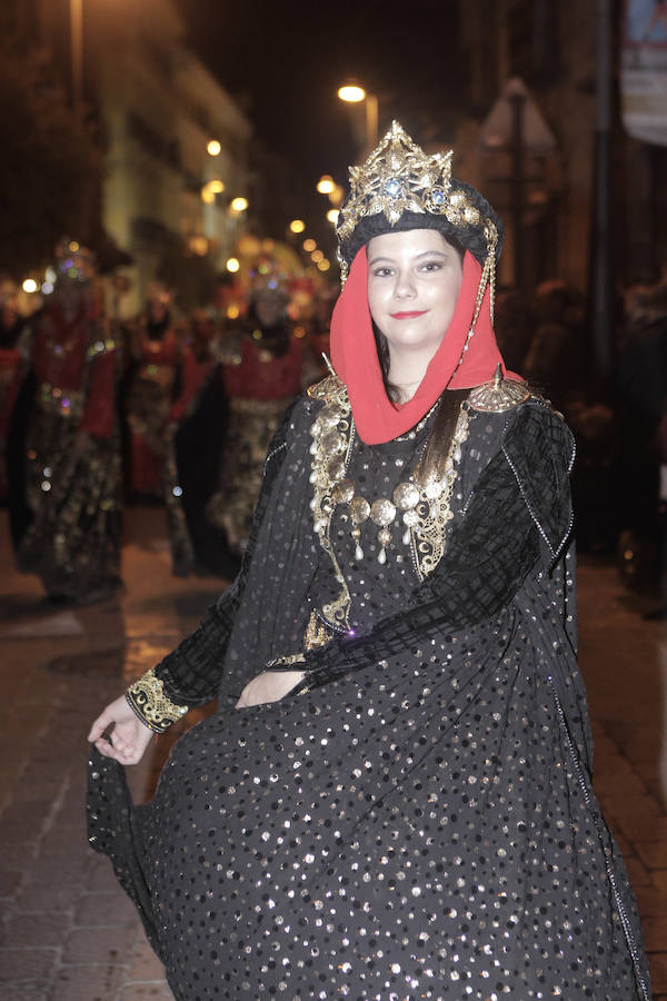 Un millar de figurantes recrean 775 años de historia de la Lorca medieval desfilando por primera vez por Lope Gisbert.