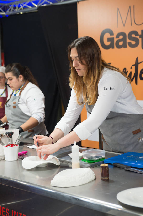 La chef María José Martínez, del restaurante Lienzo, imprime aires mediterráneos a sus creaciones en la sala de ponencias del congreso