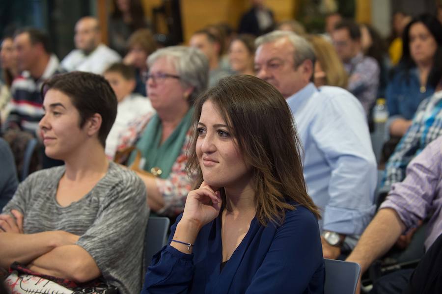 La conocida juez de 'MasterChef', Samantha Vallejo-Nájera, comparte su amplia experiencia de catering en una la sala de ponencias abarrotada del congreso organizado por 'La Verdad'