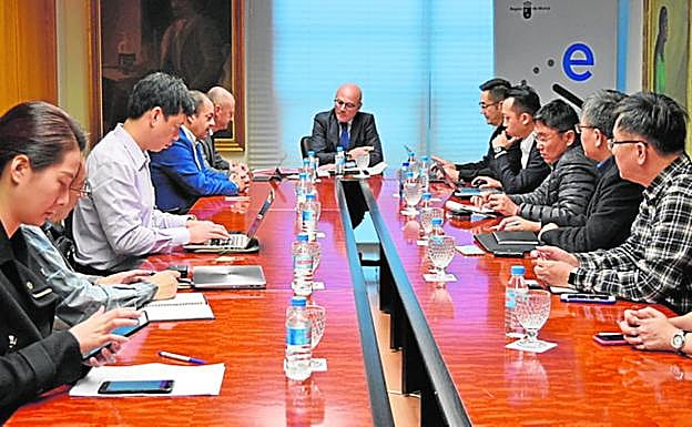 Taiwán busca 'pescar' silicio en la Región