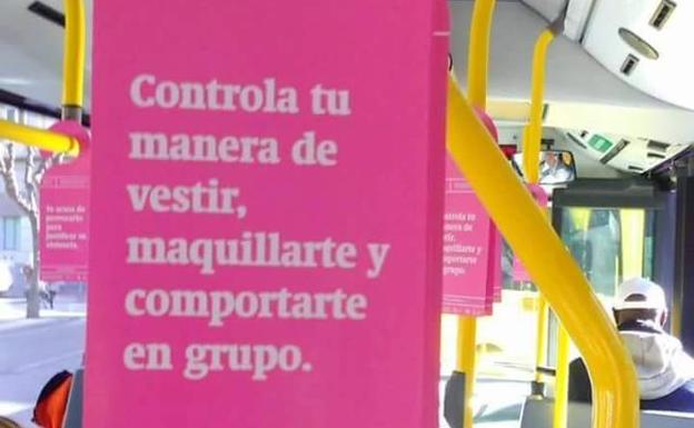 Cartel de la campaña en un autobús de Murcia. 