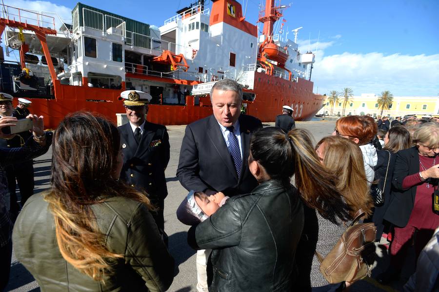 El buque de investigación oceanográfica 'Hespérides' zarpó este viernes desde el Arsenal Militar de Cartagena para emprender una campaña antártica, que se desarrollará hasta finales del próximo mes de mayo. Durante los próximos seis meses, será plataforma para tres proyectos de investigación y dará soporte técnico a otros catorce que realizarán científicos españoles en aguas australes, así como en las bases que España tiene en el continente helado.