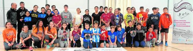 Participantes en el primer torneo interescolar de bádminton de la comarca de Cartagena.