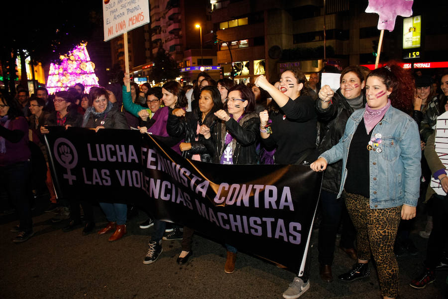 Cientos de personas reclaman «políticas públicas» que atajen de una vez por todas los crímenes contra las mujeres