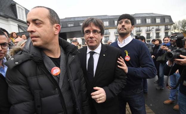 «Puigdemont, el nostre president», lema de Junts per Catalunya