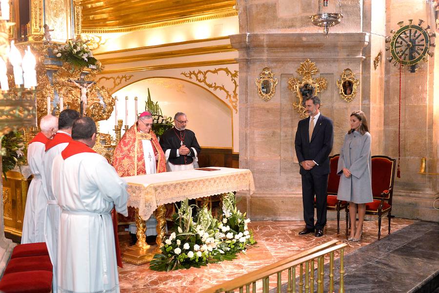 Don Felipe y Doña Letizia el Santuario de la Vera Cruz y la exposición 'Signum' en la iglesia de la Compañía de Jesús