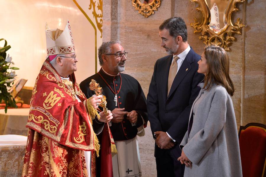 Don Felipe y Doña Letizia el Santuario de la Vera Cruz y la exposición 'Signum' en la iglesia de la Compañía de Jesús