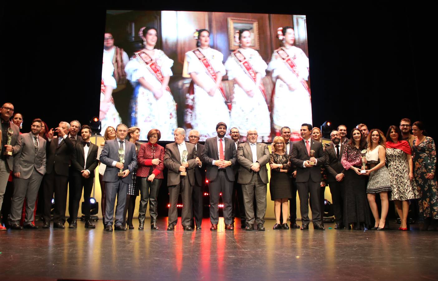 El Teatro Romea de Murcia acogió anoche la gala de entrega de los premios 'Antenas y Micrófonos de Plata', que celebra anualmente la Asociación de Profesionales de Radio y Televisión de la Región de Murcia (ARTV Murcia)