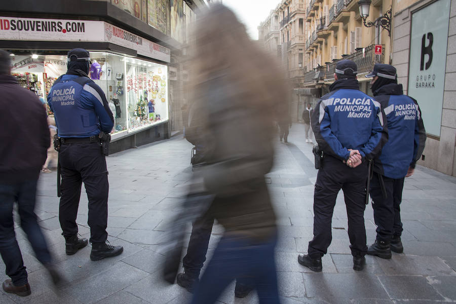 Las calles más comerciales de Madrid se preparan para ser comerciales durante los días festivos y navideños por motivos de seguridad.