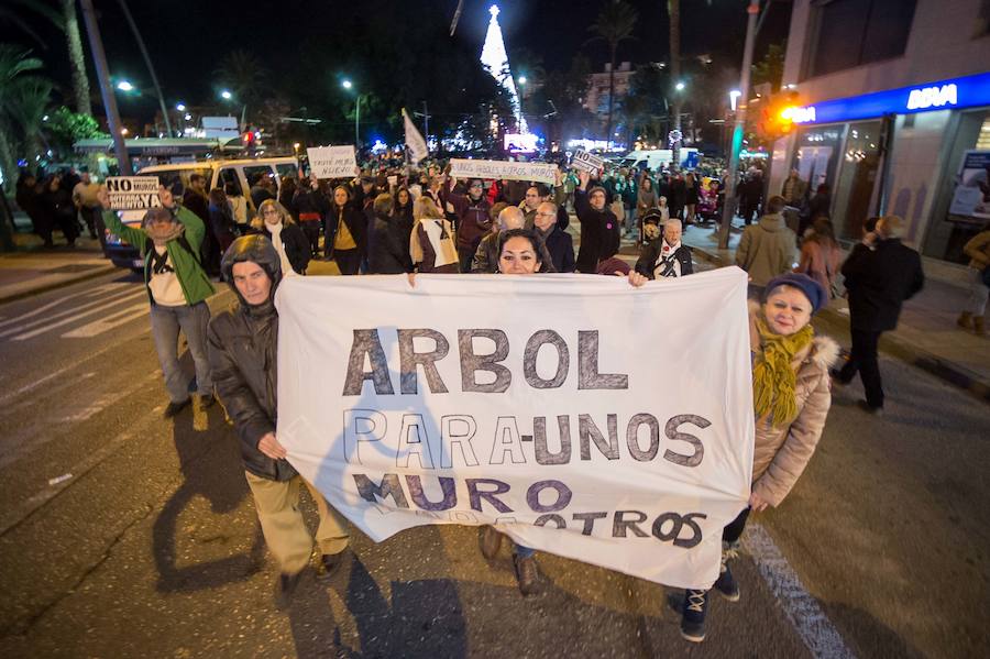 Ruth Lorenzo brilla con luz propia durante una celebración que ha culminado con un colorido espectáculo pirotécnico y el encendido de un árbol de 40 metros, compuesto por 60.000 bombillas