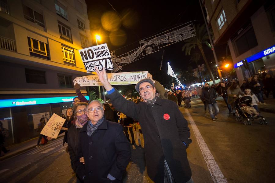 Ruth Lorenzo brilla con luz propia durante una celebración que ha culminado con un colorido espectáculo pirotécnico y el encendido de un árbol de 40 metros, compuesto por 60.000 bombillas
