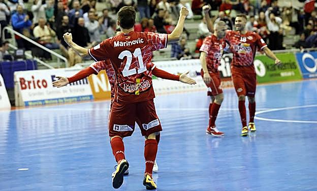 Marinovic celebra el primer gol del conjunto de Duda ante Palma Futsal.