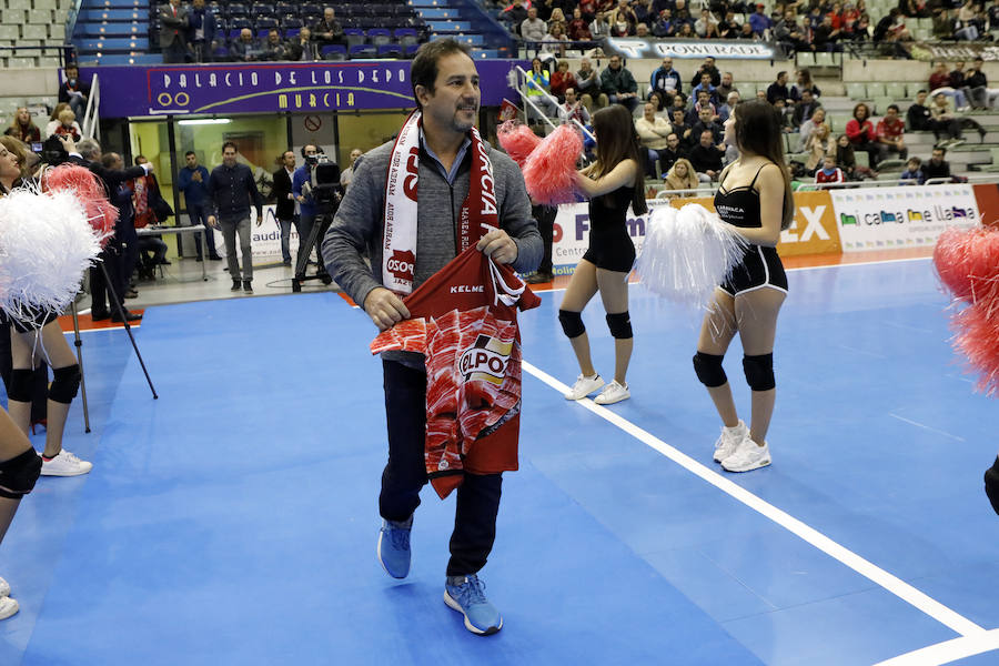 El conjunto de Duda resuelve en los últimos minutos el choque en el que celebró sus mil partidos