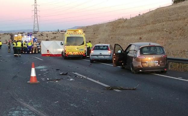 Dos de los vehículos implicados en el accidente. 